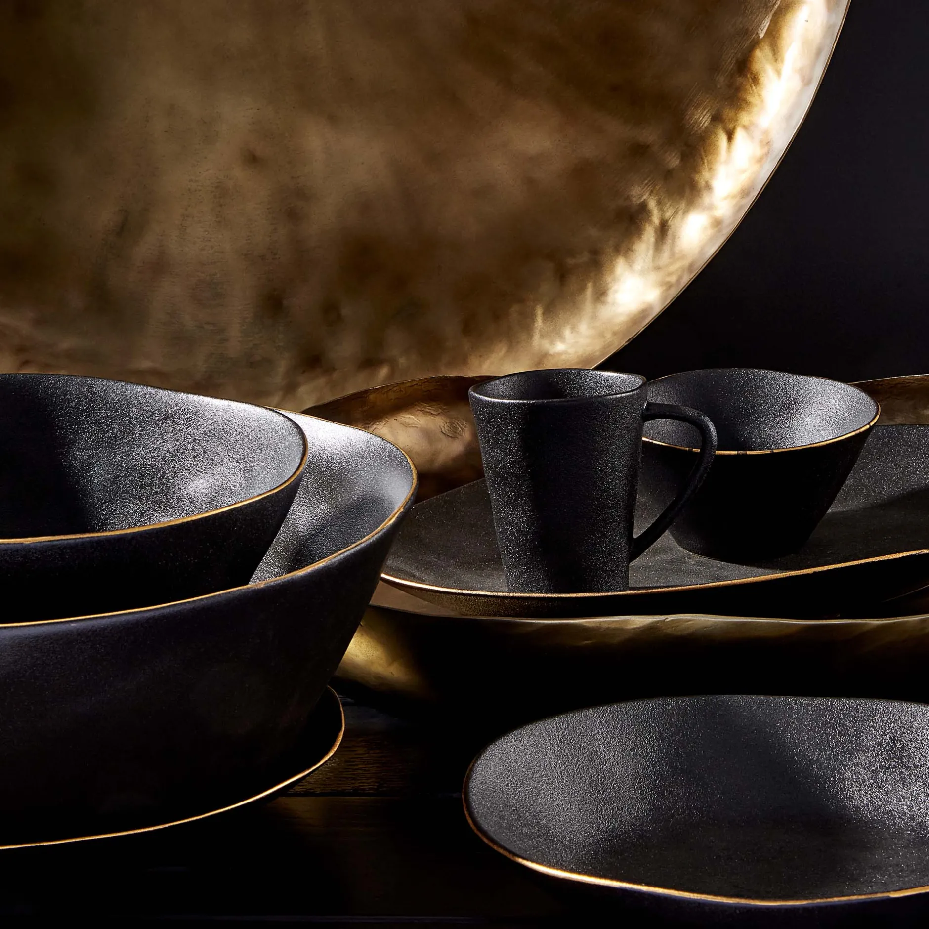 New Horgans Amaro Salad Bowl Black Small Black & Gold