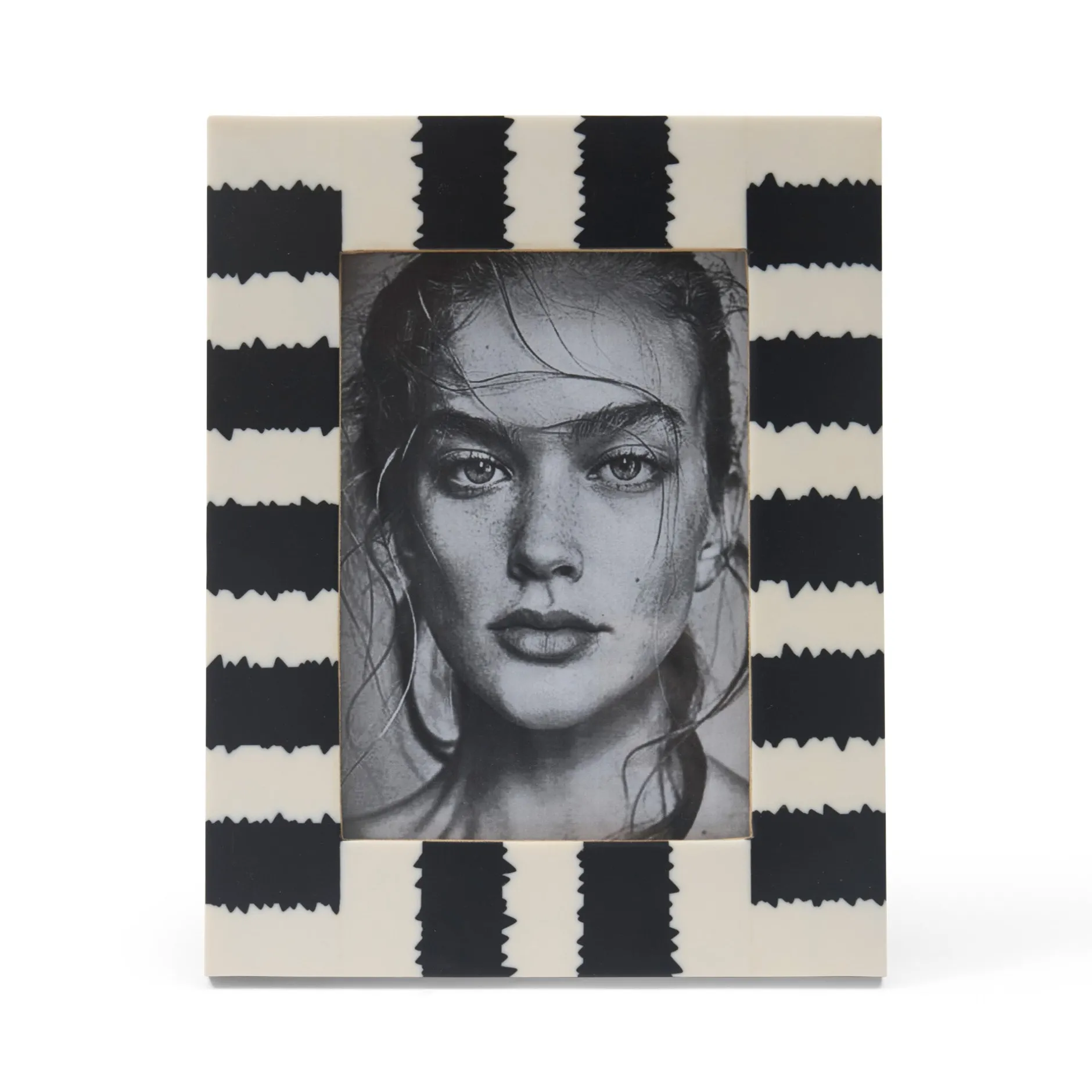 Fashion Horgans Kuma Photo Frame 5 x 7 White & Black