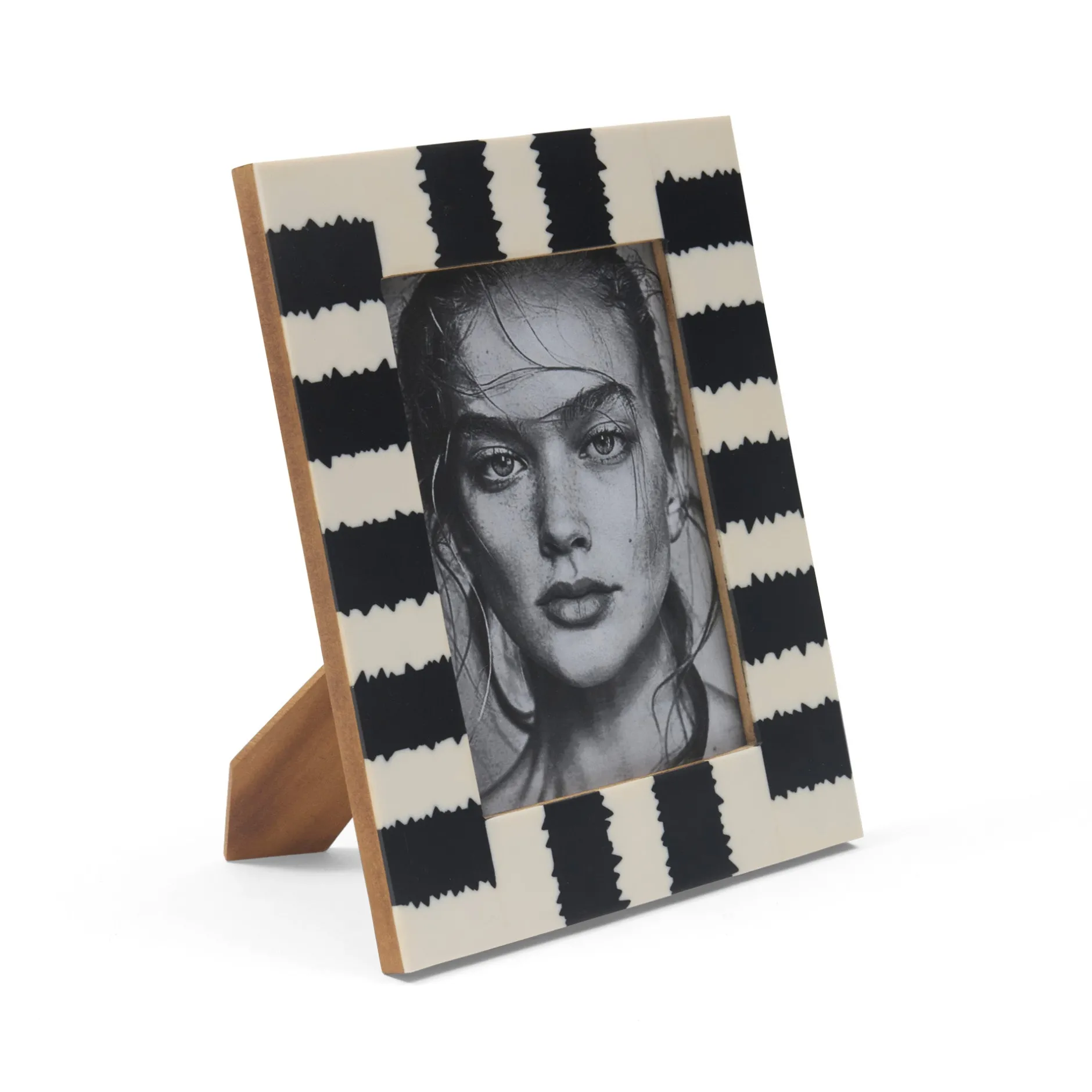 Fashion Horgans Kuma Photo Frame 5 x 7 White & Black