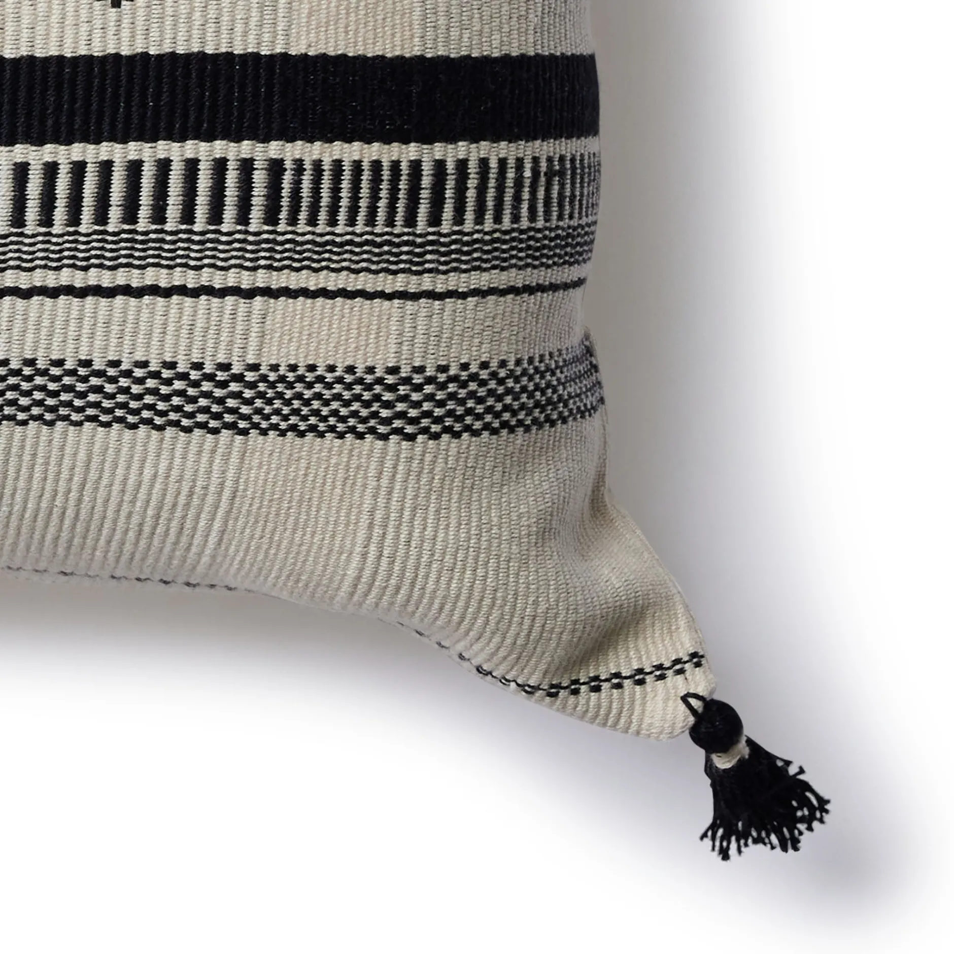 Outlet Horgans Mohe Handwoven Cushion 60x40 Black & White
