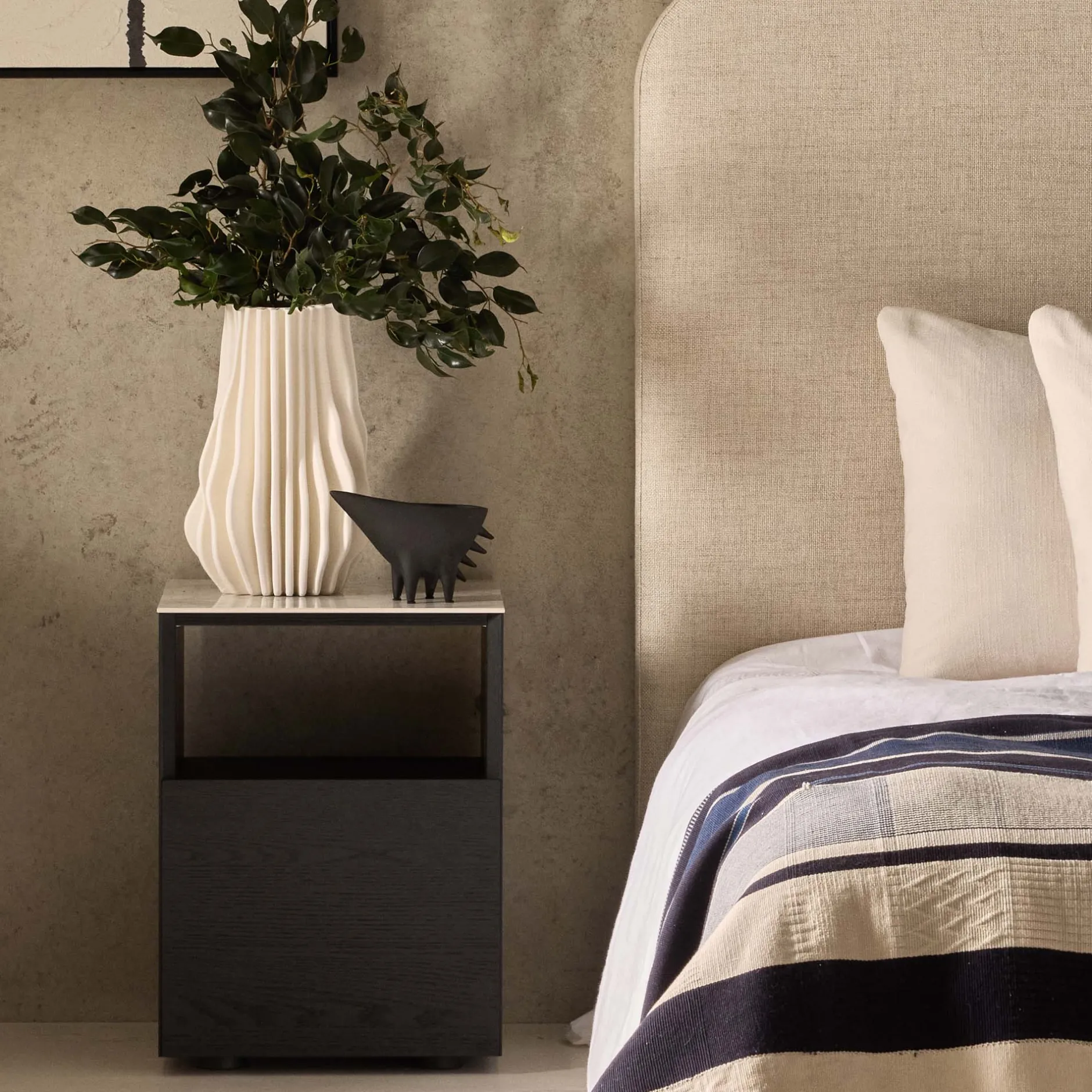 Outlet Horgans Tia Bedside White Marble Ceramic Black